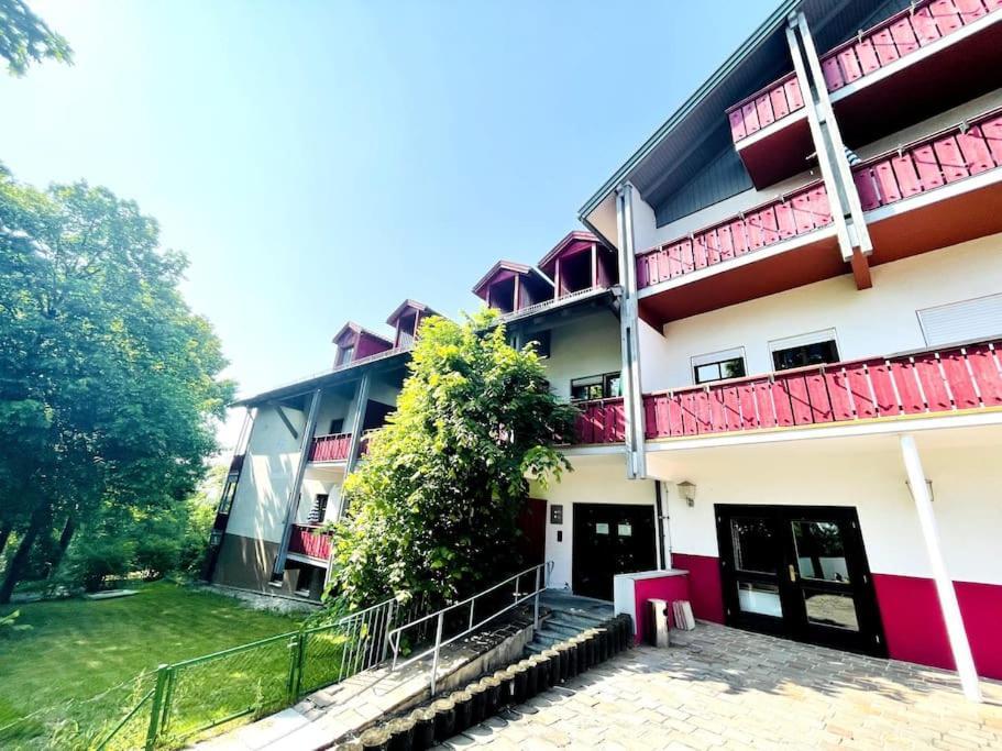 Fewo 20 - Appartement Im Rottalblick - Youngmodern Wohnen, Tiere Willkommen, Bademantelgang Zur Therme, Tv Und Balkon Bad Griesbach (Bavaria) Εξωτερικό φωτογραφία